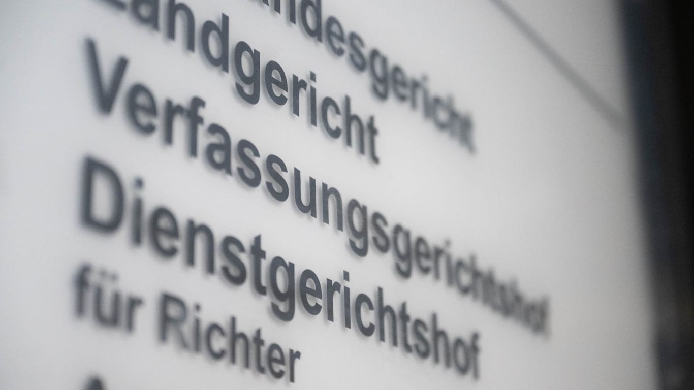 Verfassungsgerichtshof beanstandet Regelung zu Familienzuschlag.