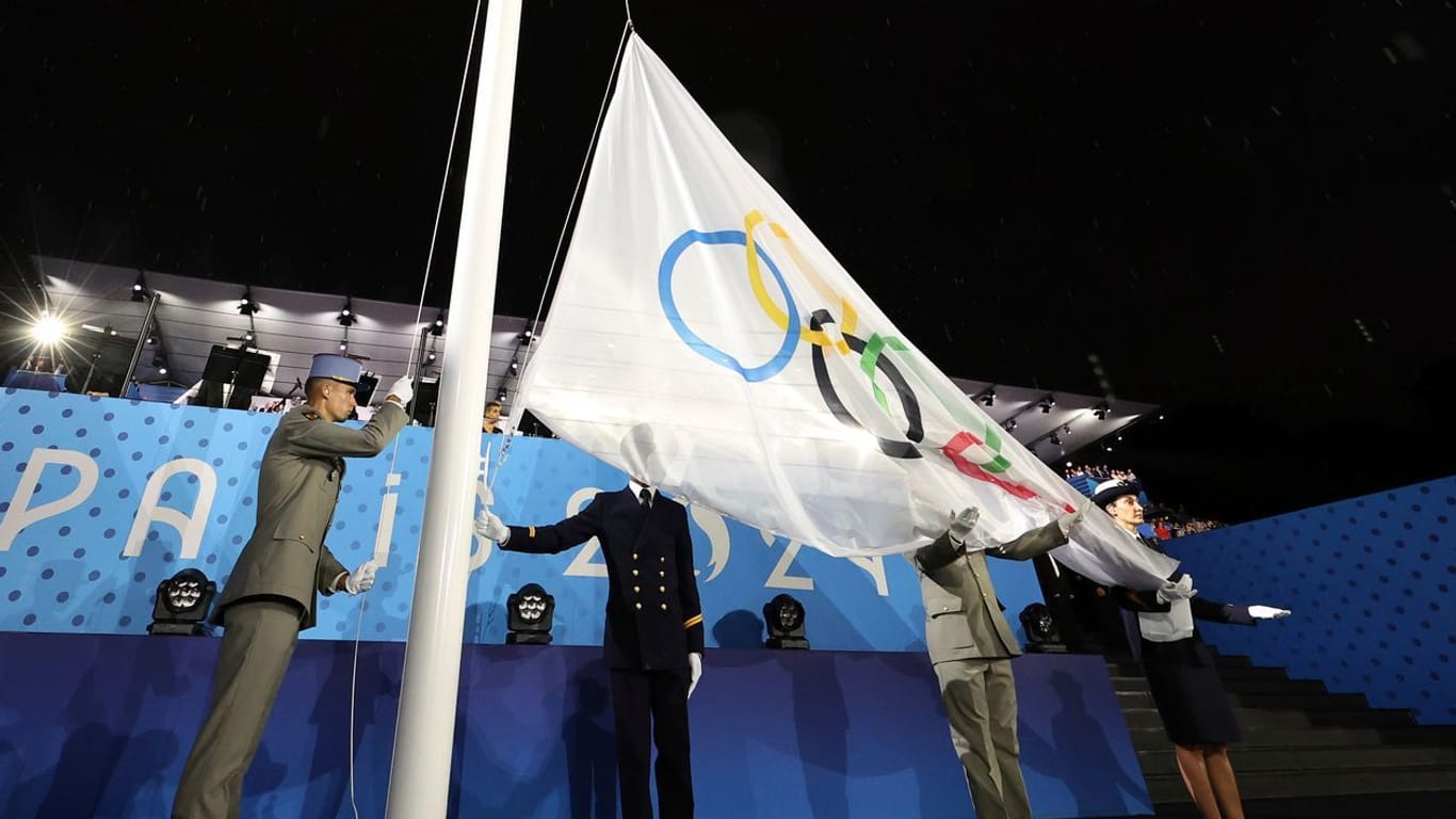 Dos anillos abiertos, tres anillos abiertos: la bandera de Olimpia fue silbada falsamente.