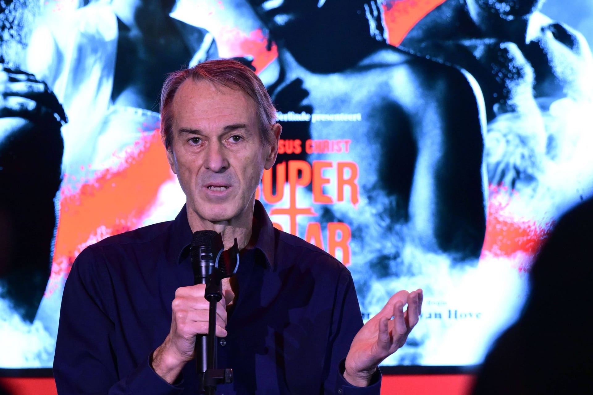 Ivo van Hove bei einer Musical-Premiere (Archivfoto): Laut einem Bericht drängt die Ruhrtriennale auf die Aufklärung der Vorwürfe gegen ihn.