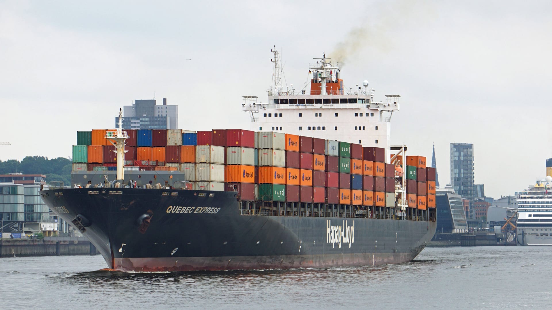 Containerschiff von Hapag-Lloyd im Hamburger Hafen (Symbolbild): Die größte deutsche Reederei ist eins von mehreren Unternehmen, die an dem Programm teilnehmen.