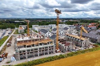 Ein Neubauprojekt bei München: Der Wohnungsbau wird in Deutschland wohl stark zurückgehen.