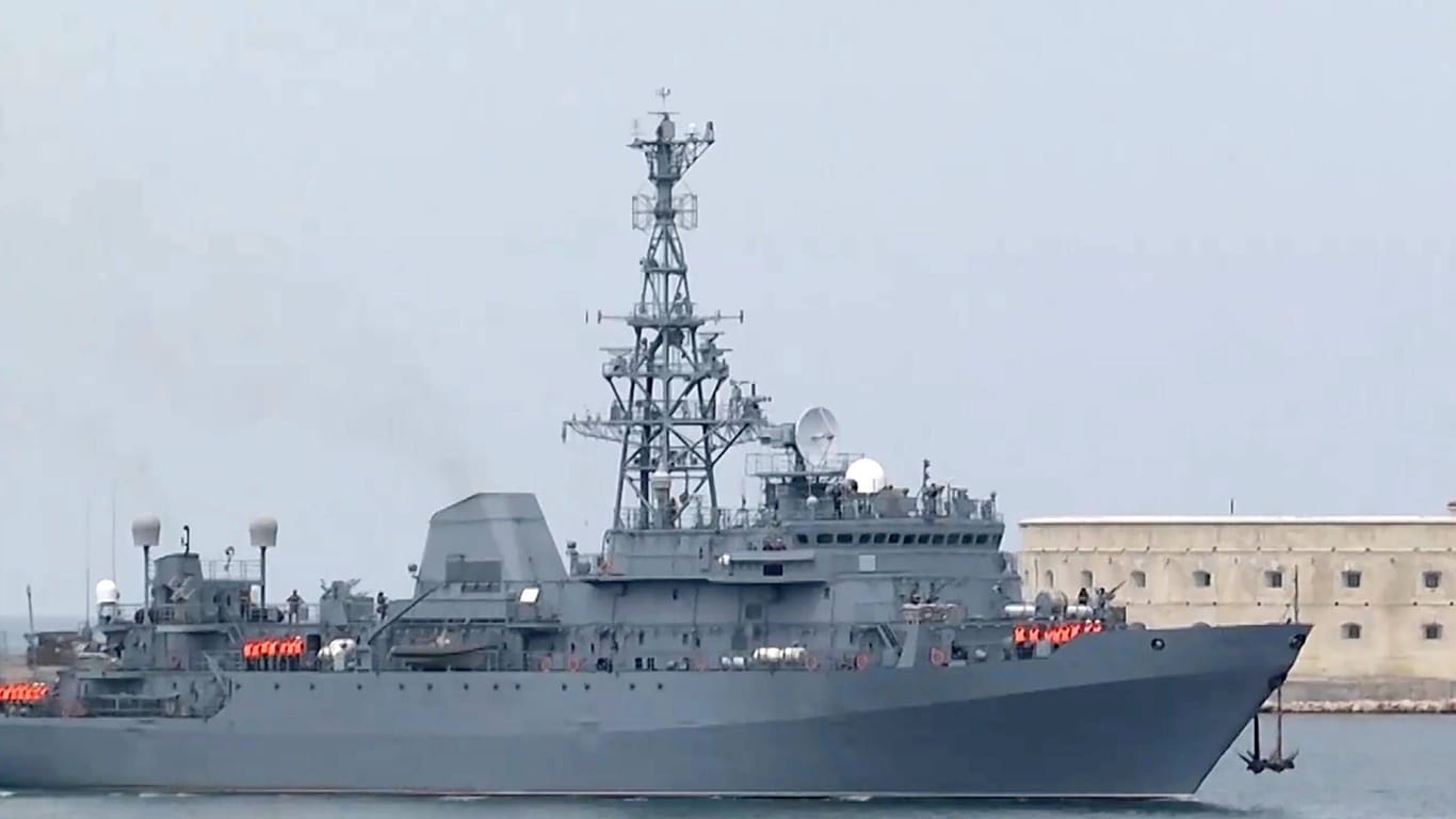 Russisches Kriegsschiff im Hafen von Sewastopol (Archivbild).