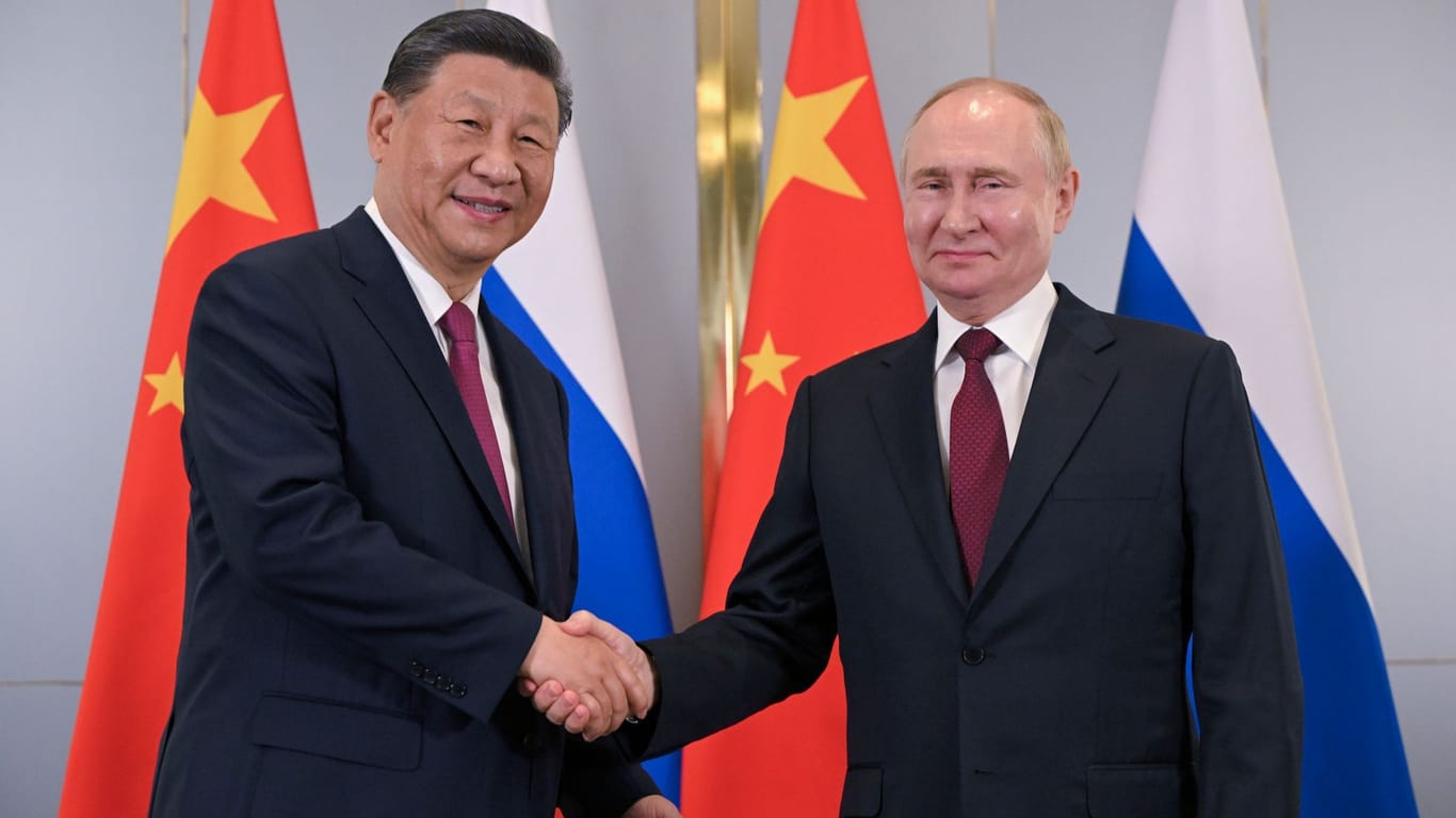 Wladimir Putin (r) und Xi Jinping,