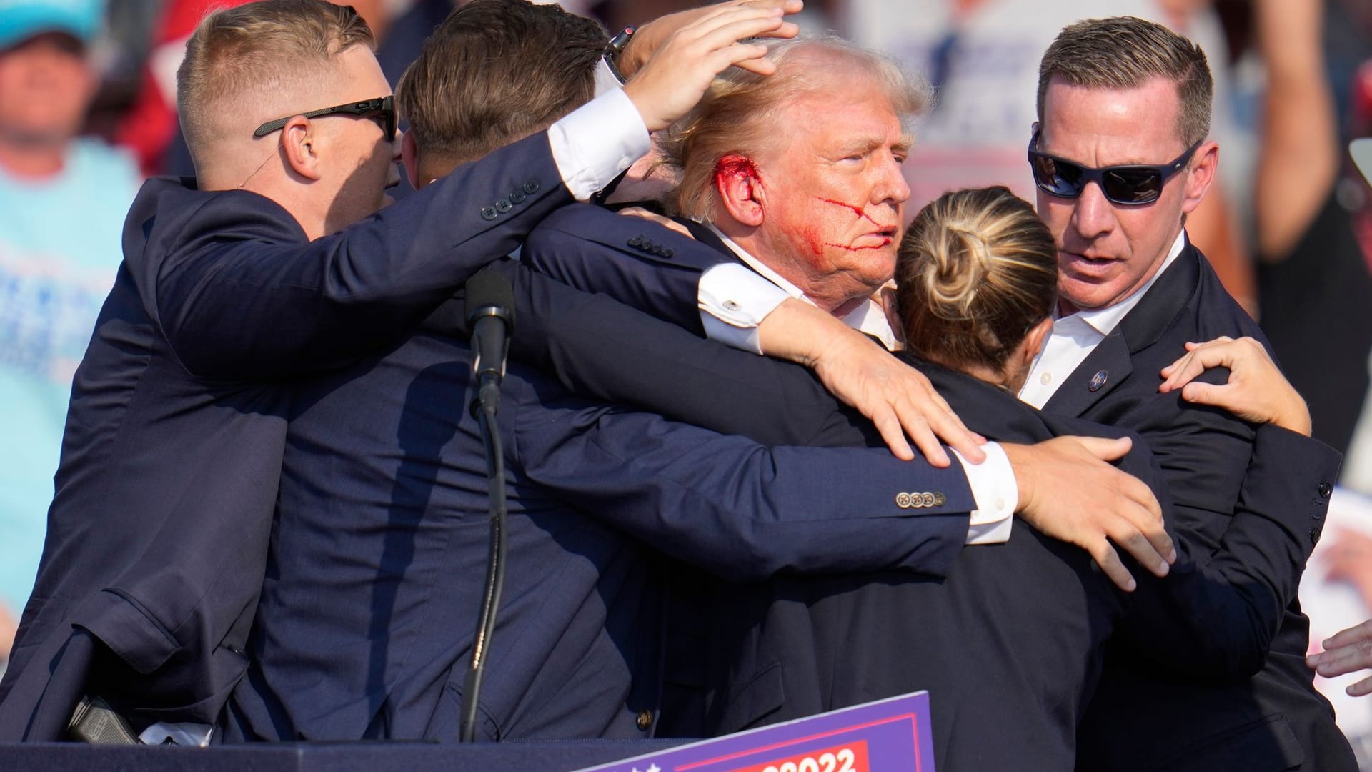 Trump will wieder nach Butler - FBI: Kugel hat Ohr verletzt Trump will wieder nach Butler - FBI: Kugel hat Ohr verletzt