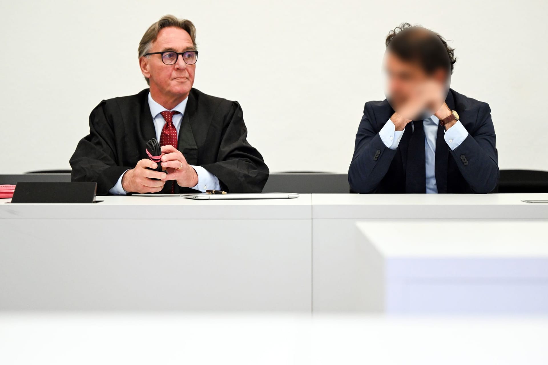 Beginn Prozess wegen Urkundenfälschung in Duisburg