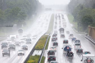 Stau auf einer Münchner Autobahn (Symbolfoto): Mit den Sommerferien droht ein neues Chaos auf den Strecken im Freistaat.