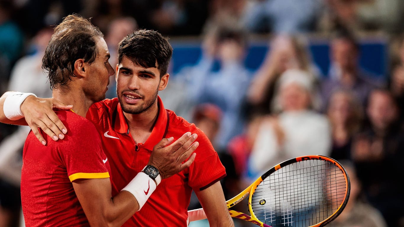 Rafael Nadal und Carlos Alcaraz (r.): Letzterer gab zu, nervös gewesen zu sein.