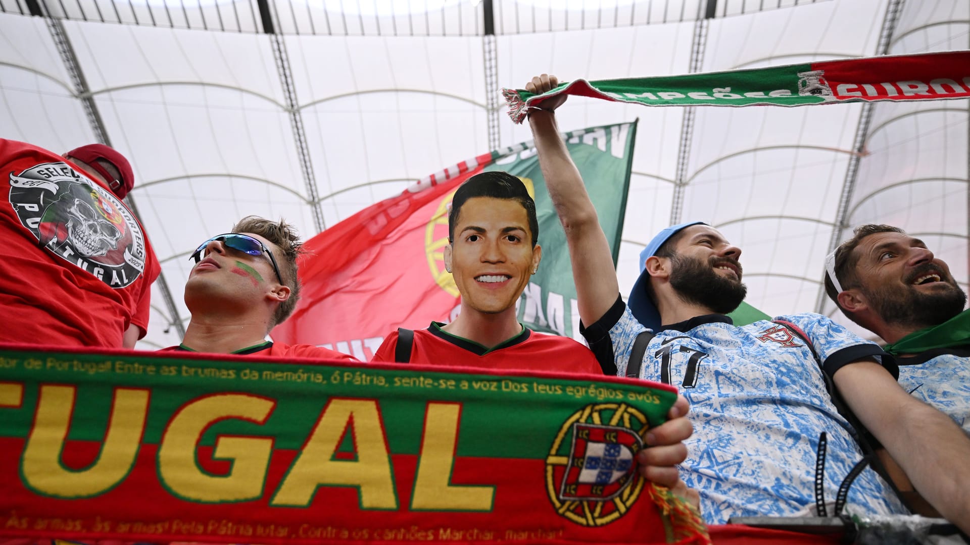 Portugal-Fans bei einem Spiel der Euro 2024 in Deutschland.