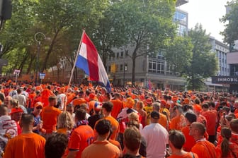 Dortmund: Zehntausende Oranje-Fans haben die Innenstadt orange gefärbt.