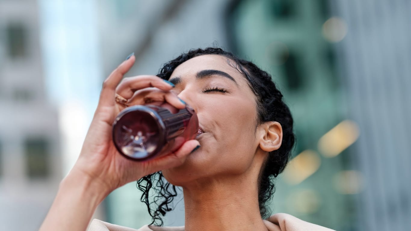 Energy-Drinks: Sie enthalten neben Süßungsmitteln und Koffein viele Zusatzstoffe.