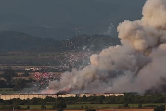 In Bulgarien ist eine Feuerwehrfabrik explodiert.