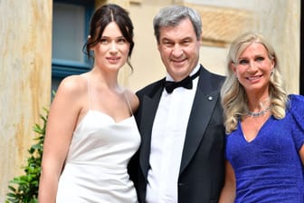 Markus Söder: Er kam mit Tochter Gloria-Sophie Burkandt und Ehefrau Karin Baumüller-Söder.