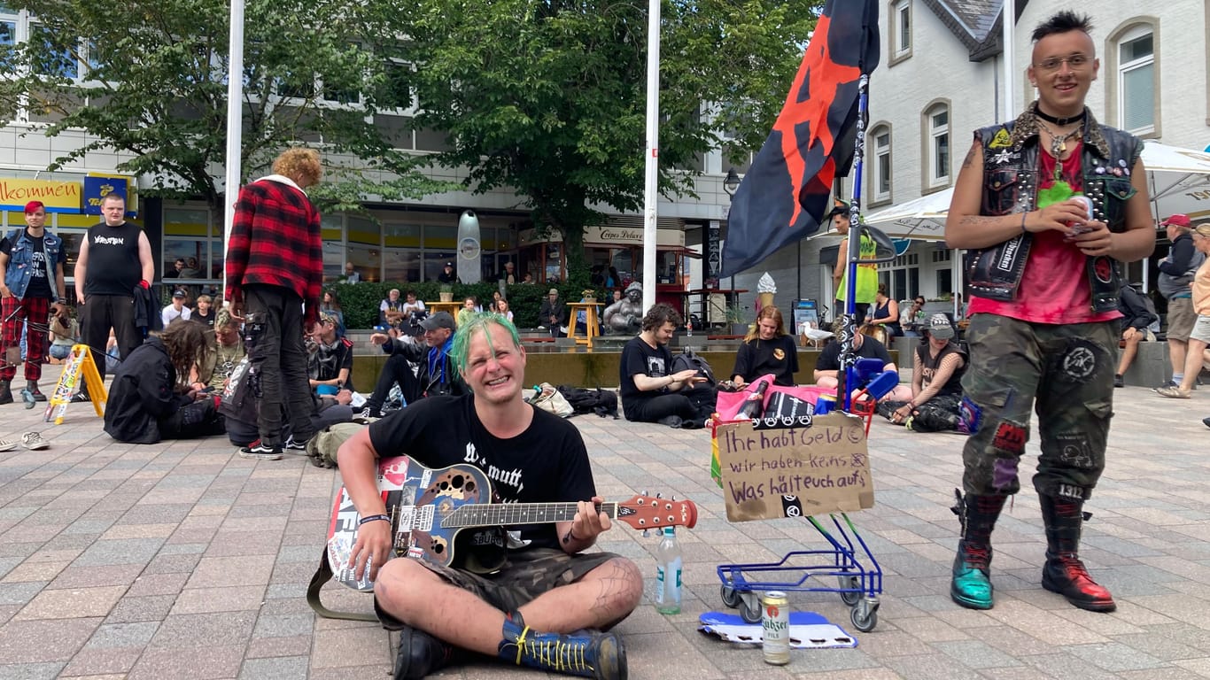 Mit Musik ist das Leben gleich noch mal so schön: Und wenn das Geld fürs Bier ausgeht, wird geschnorrt.