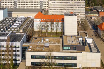 Ein Blick von oben auf den Conti-Campus: Dort darf seit Kurzem das Café "Hanomacke" wieder öffnen.