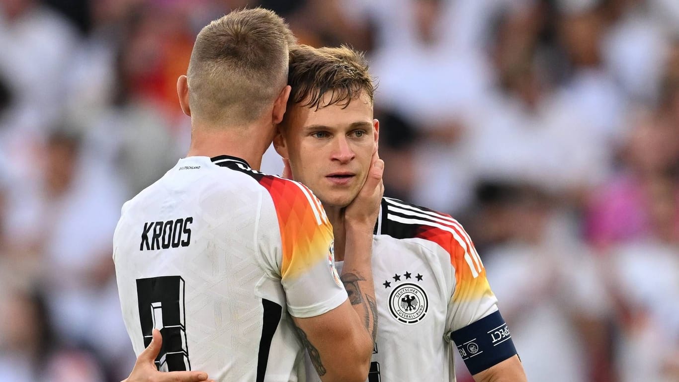 Toni Kroos und Joshua Kimmich trösten sich: Nach dem EM-Aus gegen Spanien richtete Kimmich lobende Worte an Kroos.