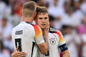Toni Kroos und Joshua Kimmich trösten sich: Nach dem EM-Aus gegen Spanien richtete Kimmich lobende Worte an Kroos.