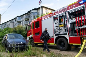 Der Einsatz in Altdorf begann mit einem Feueralarm: Nachdem die Feuerwehr bedroht wurde, rückten schwer bewaffnete Polizisten an.