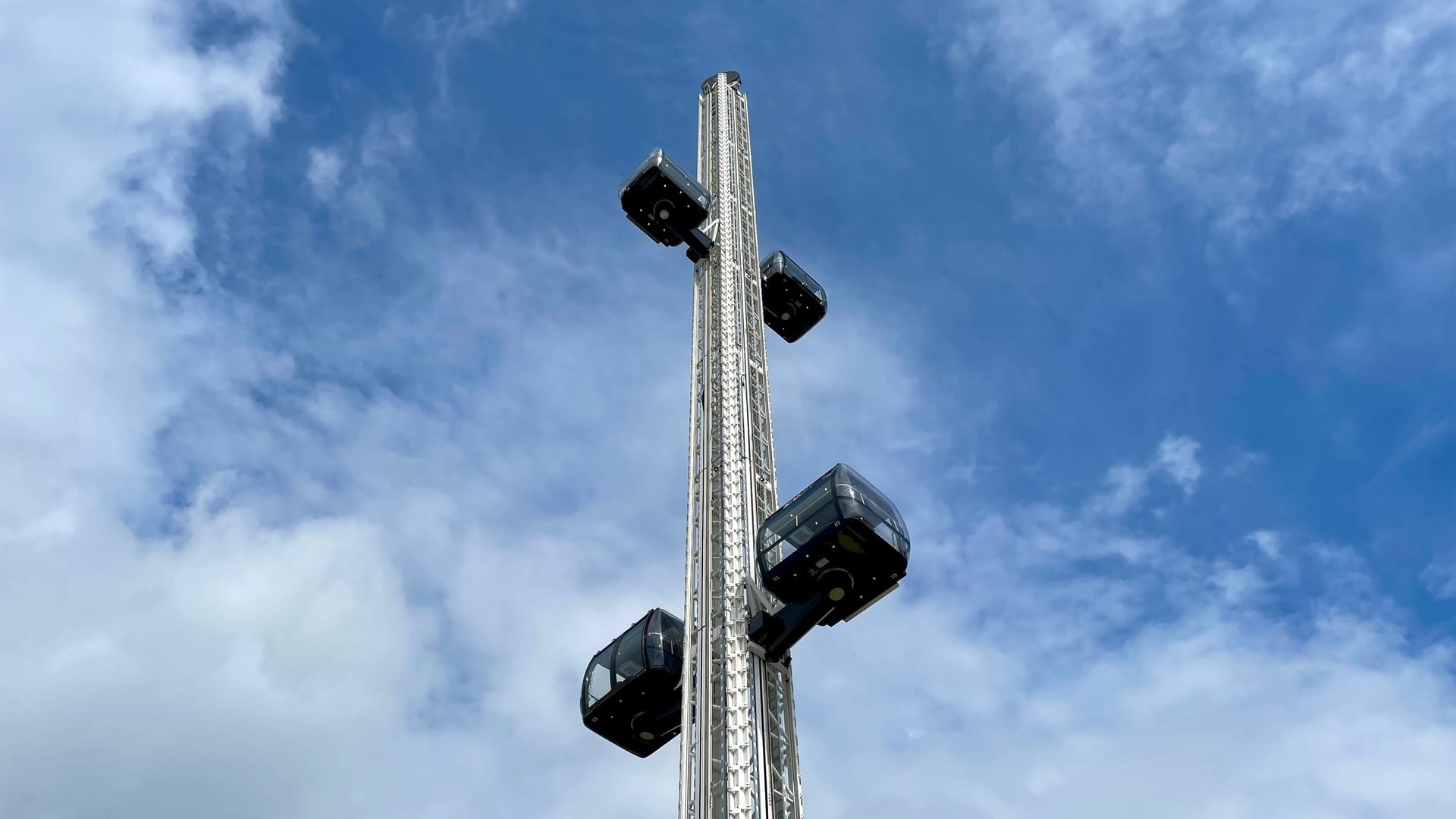 Der Skylift bietet in rund 70 Meter Höhe eine 360-Grad-Aussicht über Düsseldorf.