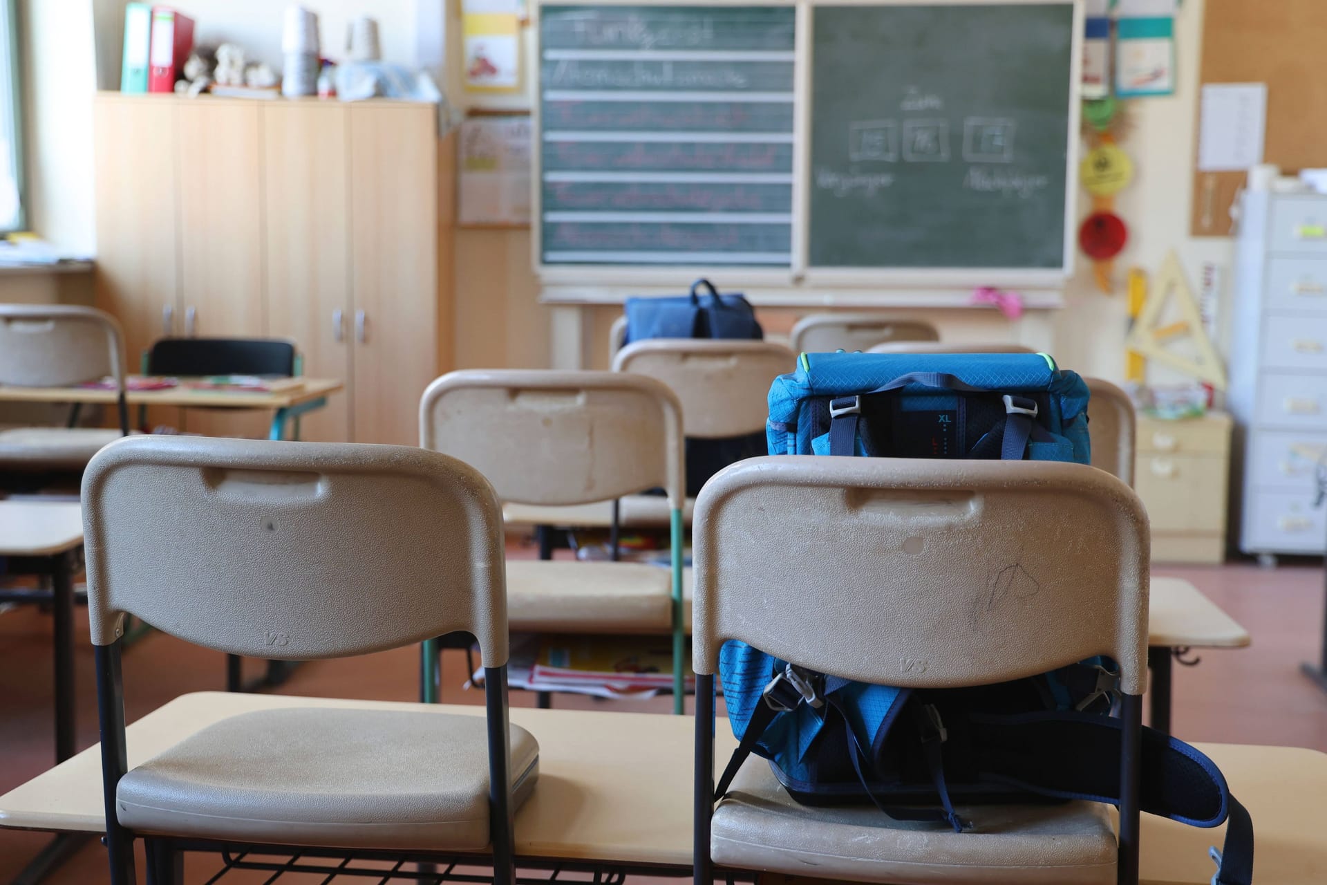 Klassenraum in einer Grundschule (Symbolbild): Nach den Ferien starten mehrere Schulen in Hannover als Ganztagsgrundschulen.