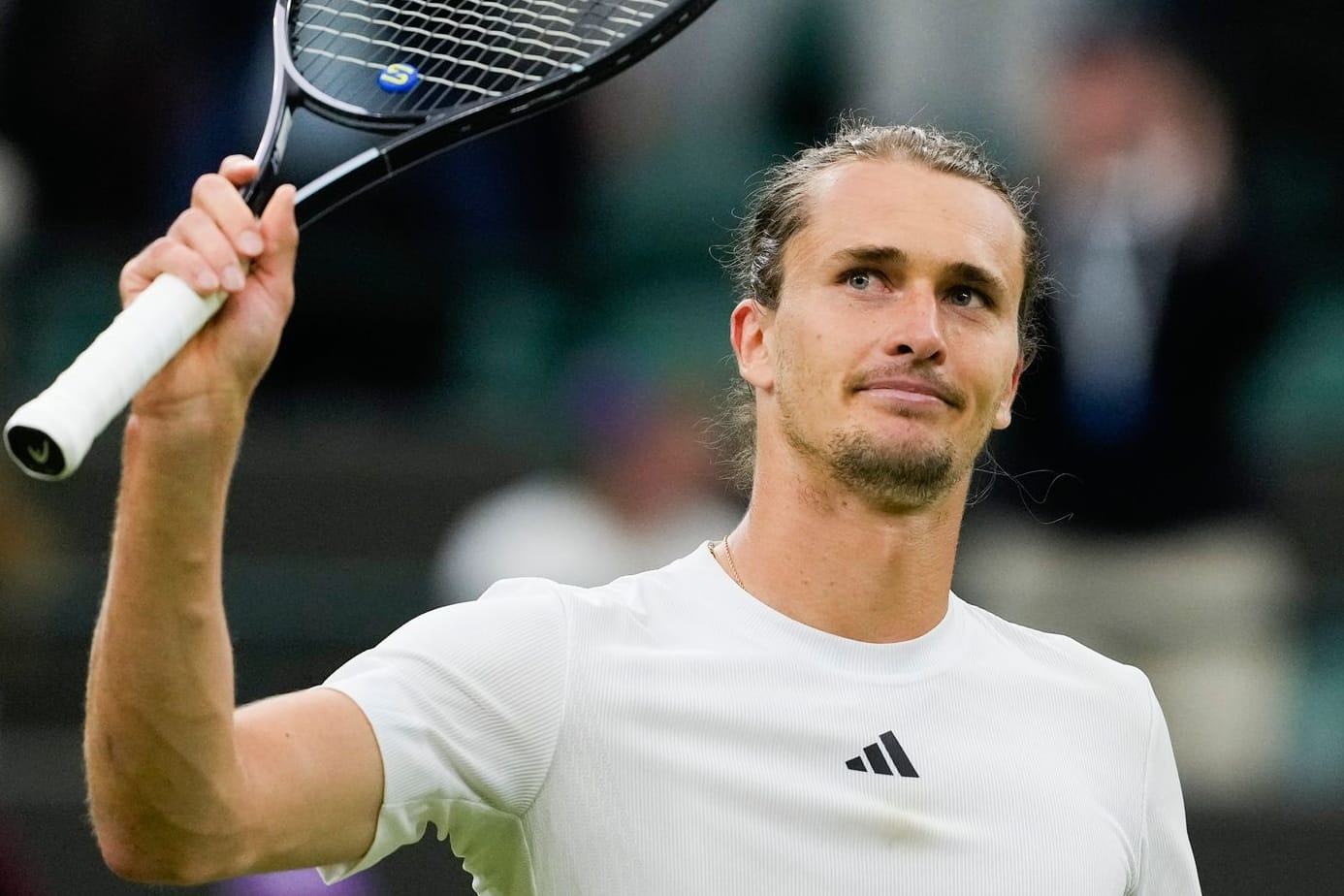 In starker Form: Alexander Zverev lässt sich für seinen Sieg gegen Marcos Giron feiern.