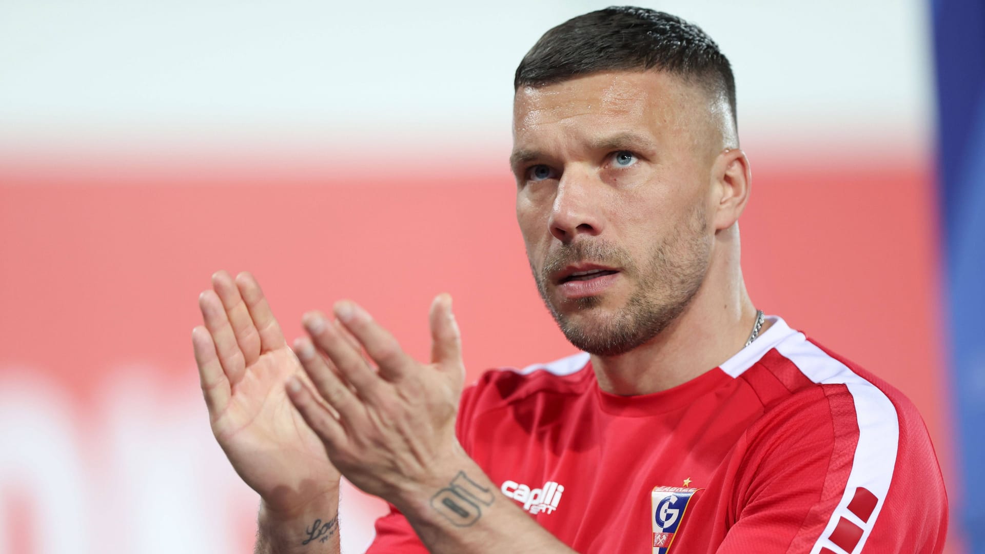 Lukas Podolski: Der Stürmer spielt aktuell noch in Polen für Gornik Zabrze.