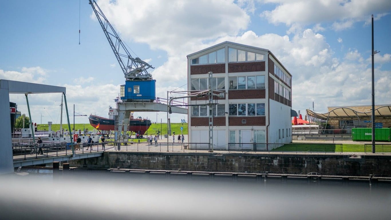 Blick auf das ehemalige Koggenbräu-Gebäude an der Van-Ronzelen-Straße: Bald soll dort eine Erlebnisgastronomie entstehen.