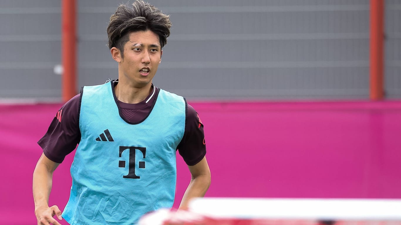 Hiroki Itō im Training des FC Bayern.