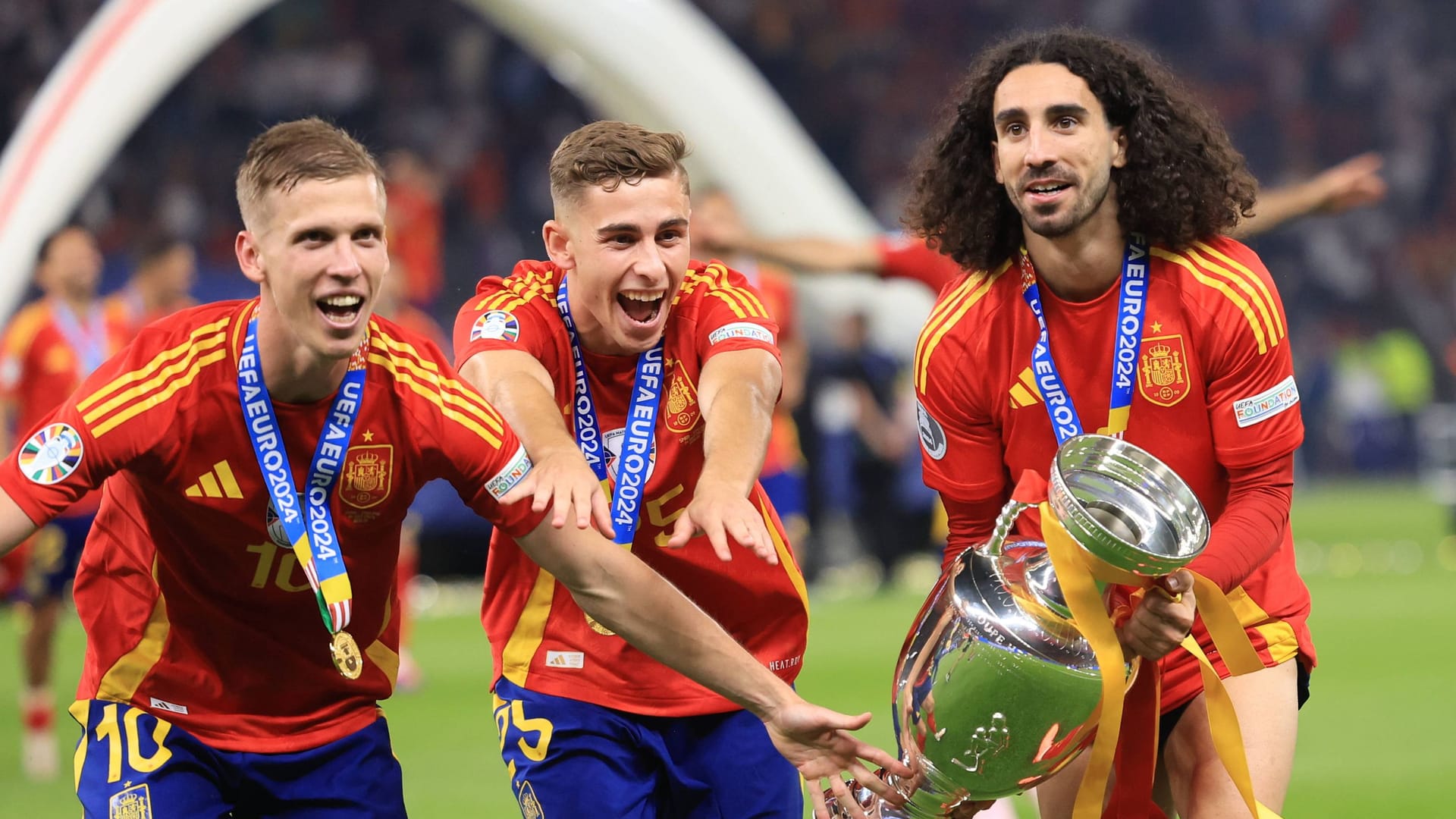 Dani Olmo, Fermín López und Marc Cucurella: Das spanische Team feierte den EM-Triumph im Berliner Olympiastadion.