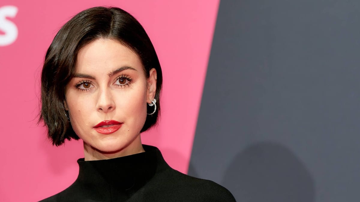 Lena Meyer-Landrut se je po več kot letu dni pojavila na poroki slavnih