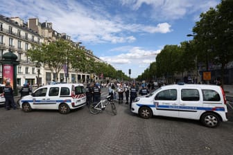 Messerattacke auf Polizisten nahe Pariser Champs-Élysées