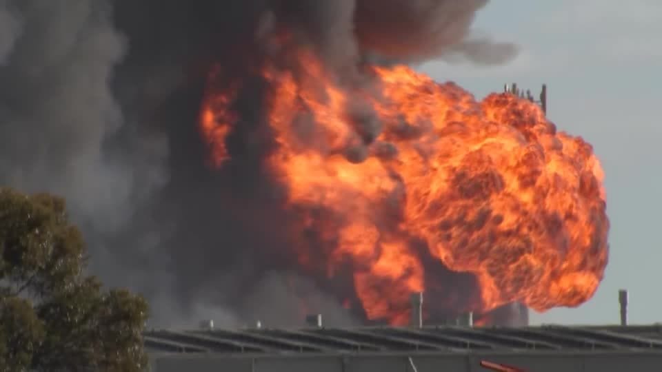 Feuerwolke nach der Explosion einer Chemiefabrik in Australien.