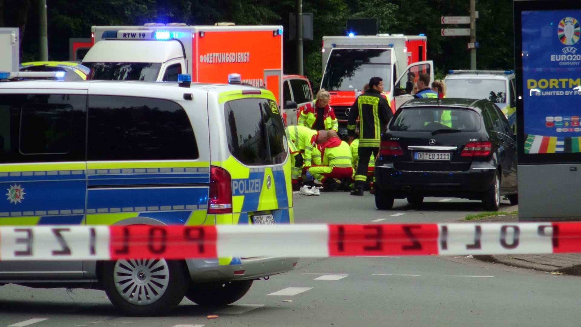 Im Dortmunder Stadtteil Scharnhorst ist es am Freitagabend zu einem Verkehrsunfall zwischen einem PKW und einem 16-Jährigen gekommen.