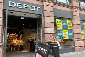 Eine Depot-Filiale (Archivbild): Auch Frankfurt ist von der Pleite des Dekohändlers betroffen.