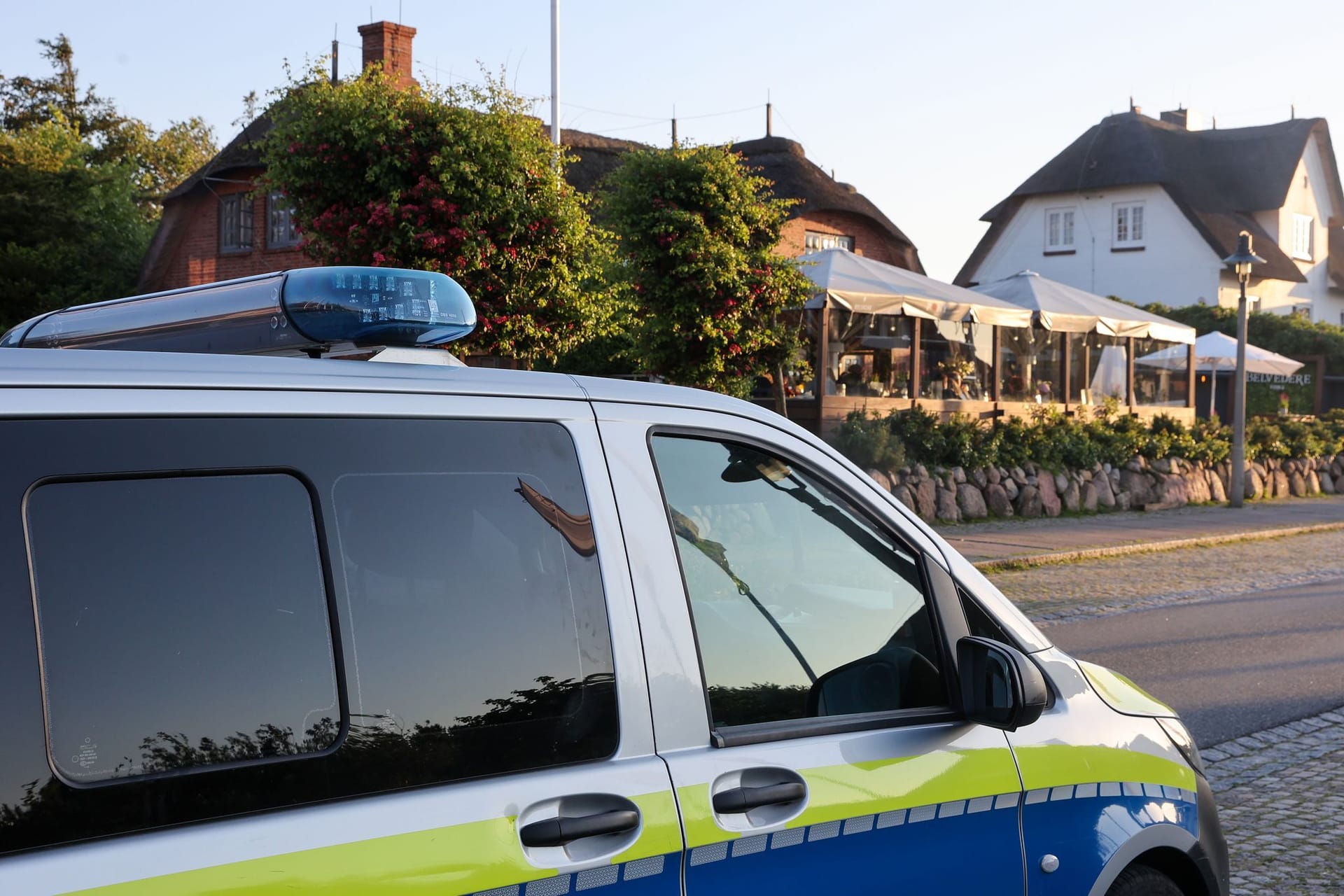 Punks demonstrieren nach Rassismus-Eklat auf Sylt