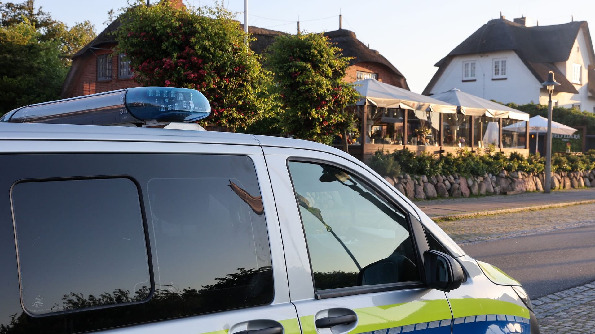 Punks demonstrieren nach Rassismus-Eklat auf Sylt