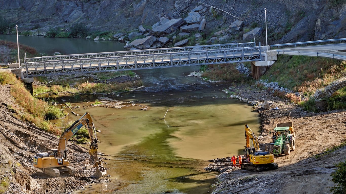 Wiederaufbau der Bahnstrecke im Ahrtal