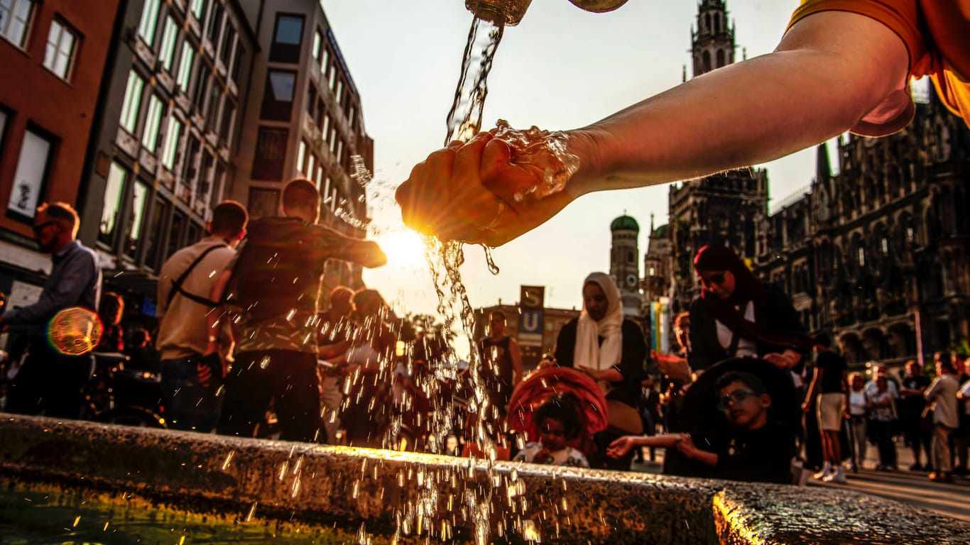 Sommerabend in Bayern (Archivfoto): Temperaturen von über 30 Grad werden in den kommenden Wochen wohl seltener.