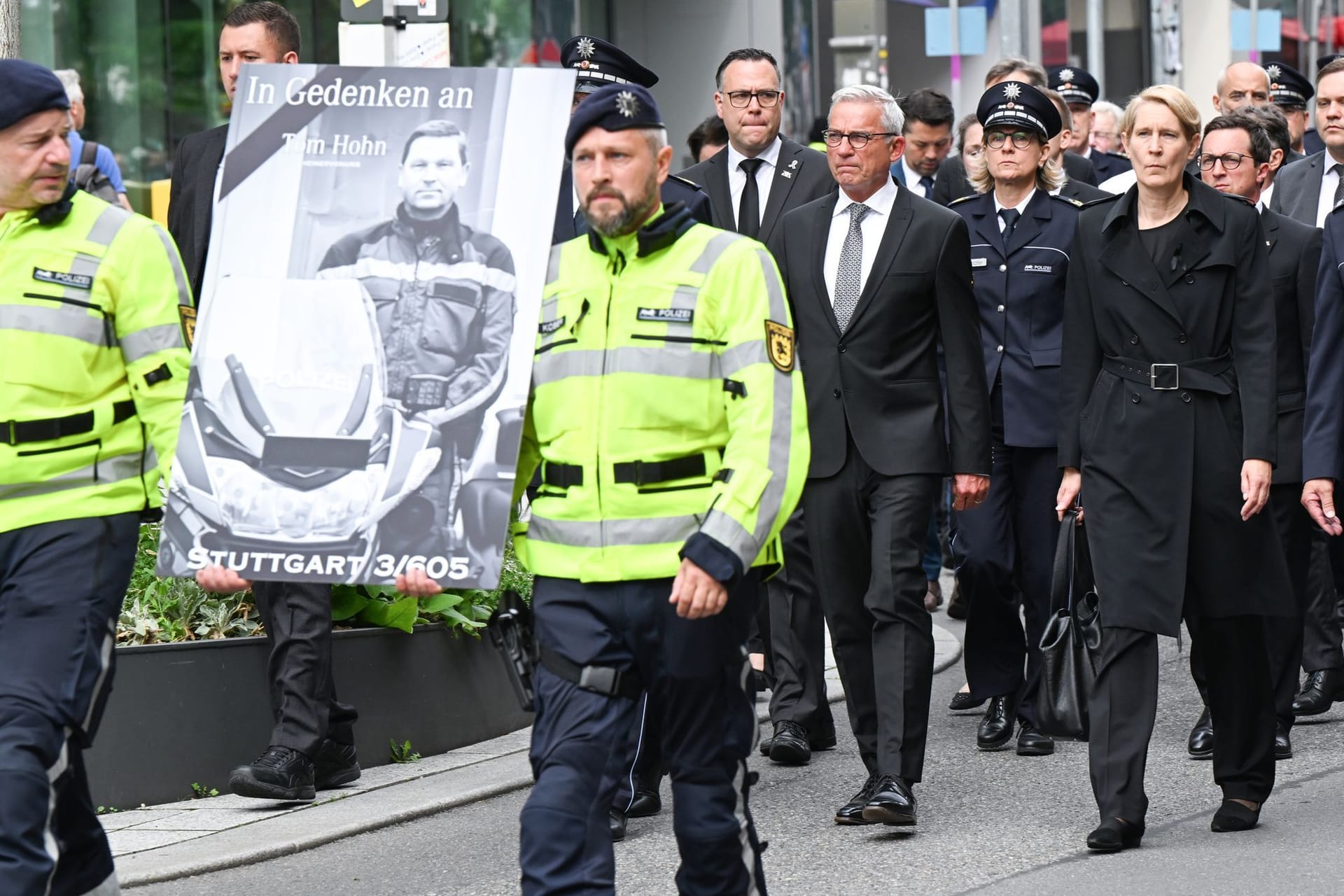 Trauermarsch und Trauerfeier für verunglückten Polizisten