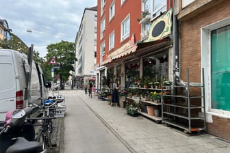 Die Augustenstraße in der Maxvorstadt: Hier treffen Autos, Radfahrer und Fußgänger auf engem Raum aufeinander.