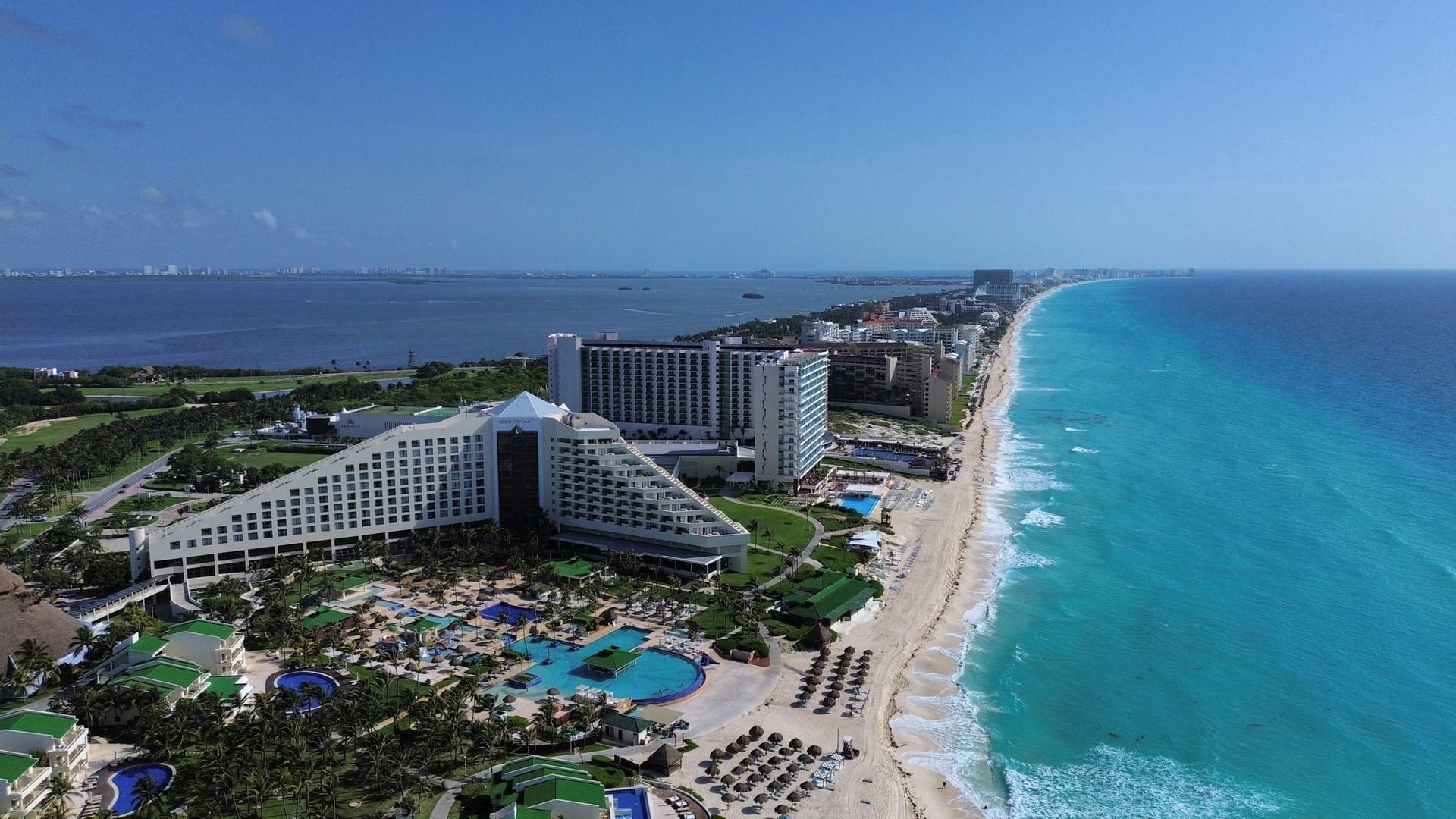 Hotels in Cancún: Die größeren richteten eigene Sicherheitszonen für ihre Besucher ein.