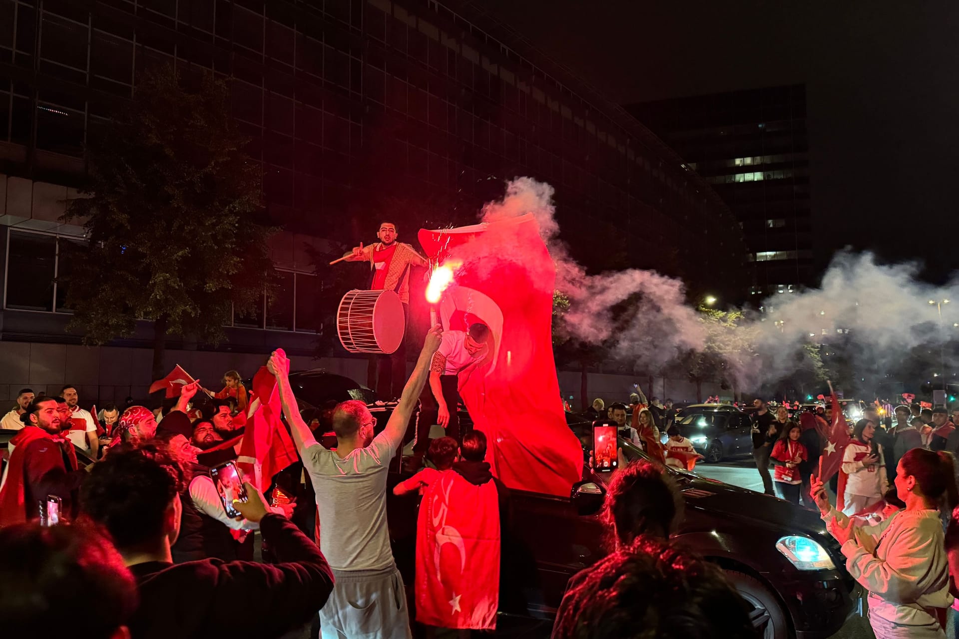 Auf St. Pauli kam es nach dem Einzug der türkischen Nationalmannschaft ins Viertelfinale der EM 2024 erneut zur Bildung von Autokorsos. Die Polizei war vorbereitet.