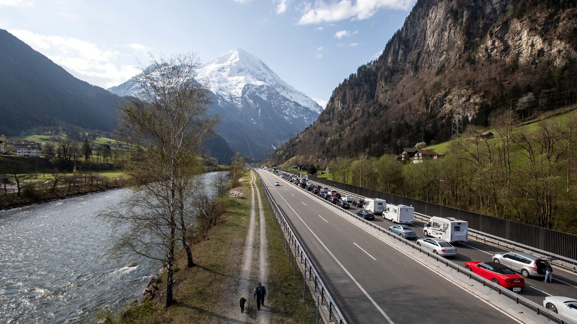 Stau am Gotthardtunnel in der Schweiz