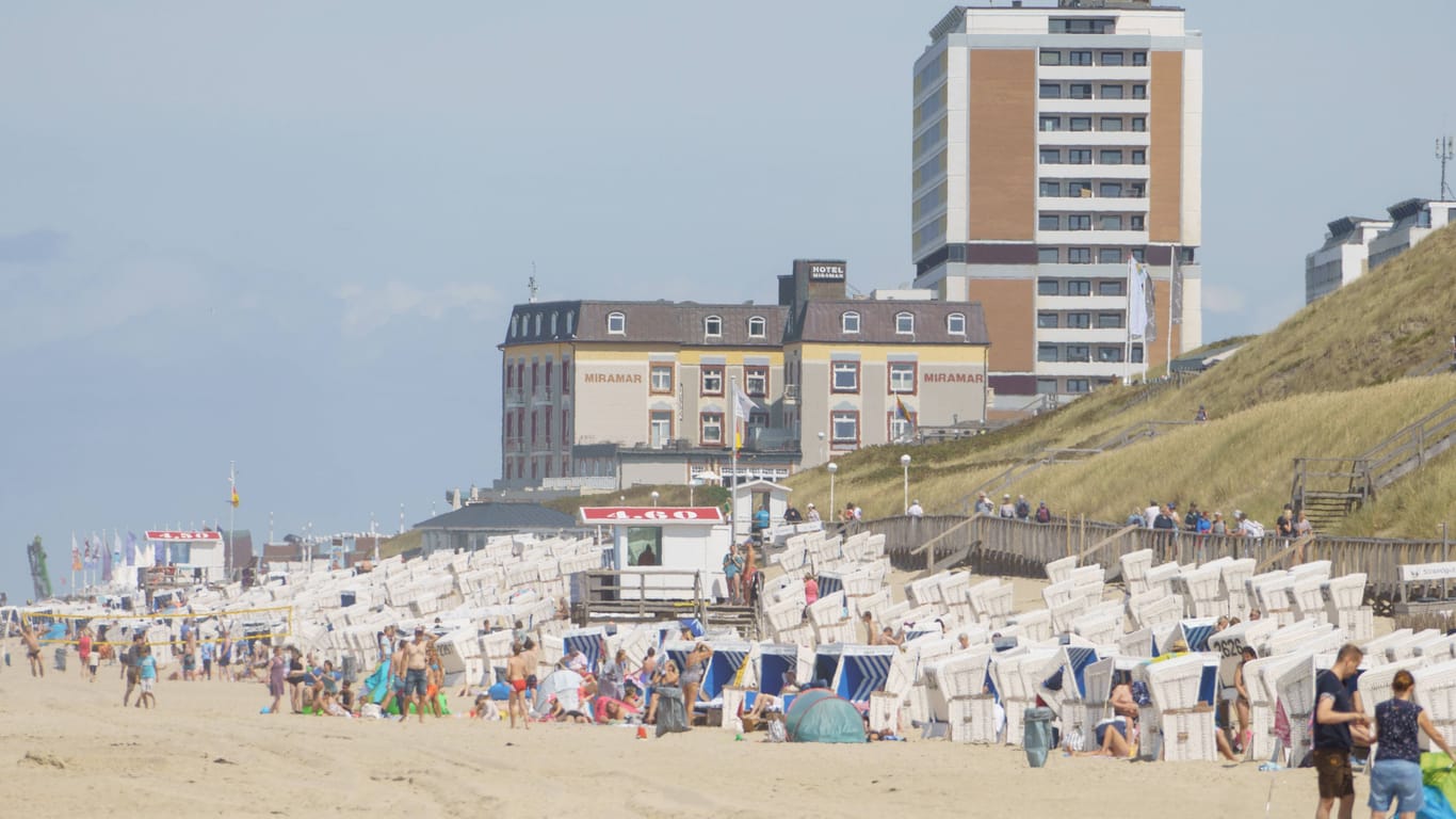 Brandenburger Strand vor Westerland auf der Insel Sylt: Trotz Touristen gibt es Finanzprobleme.