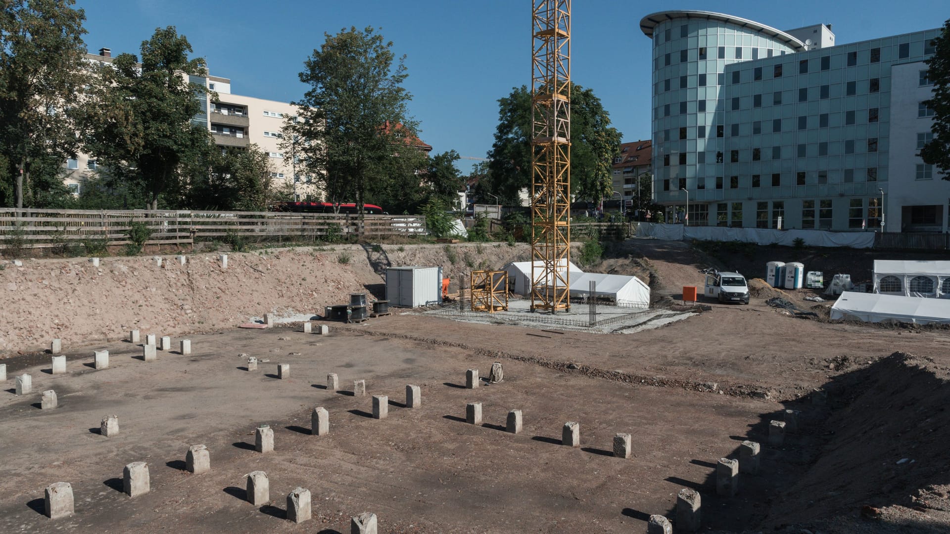 Die Baustelle in St. Johannis: Hier werden ab Mitte August wieder Pfähle in den Boden gerammt. Die Baustelle in St. Johannis: Hier werden ab Mitte August wieder Pfähle in den Boden gerammt.