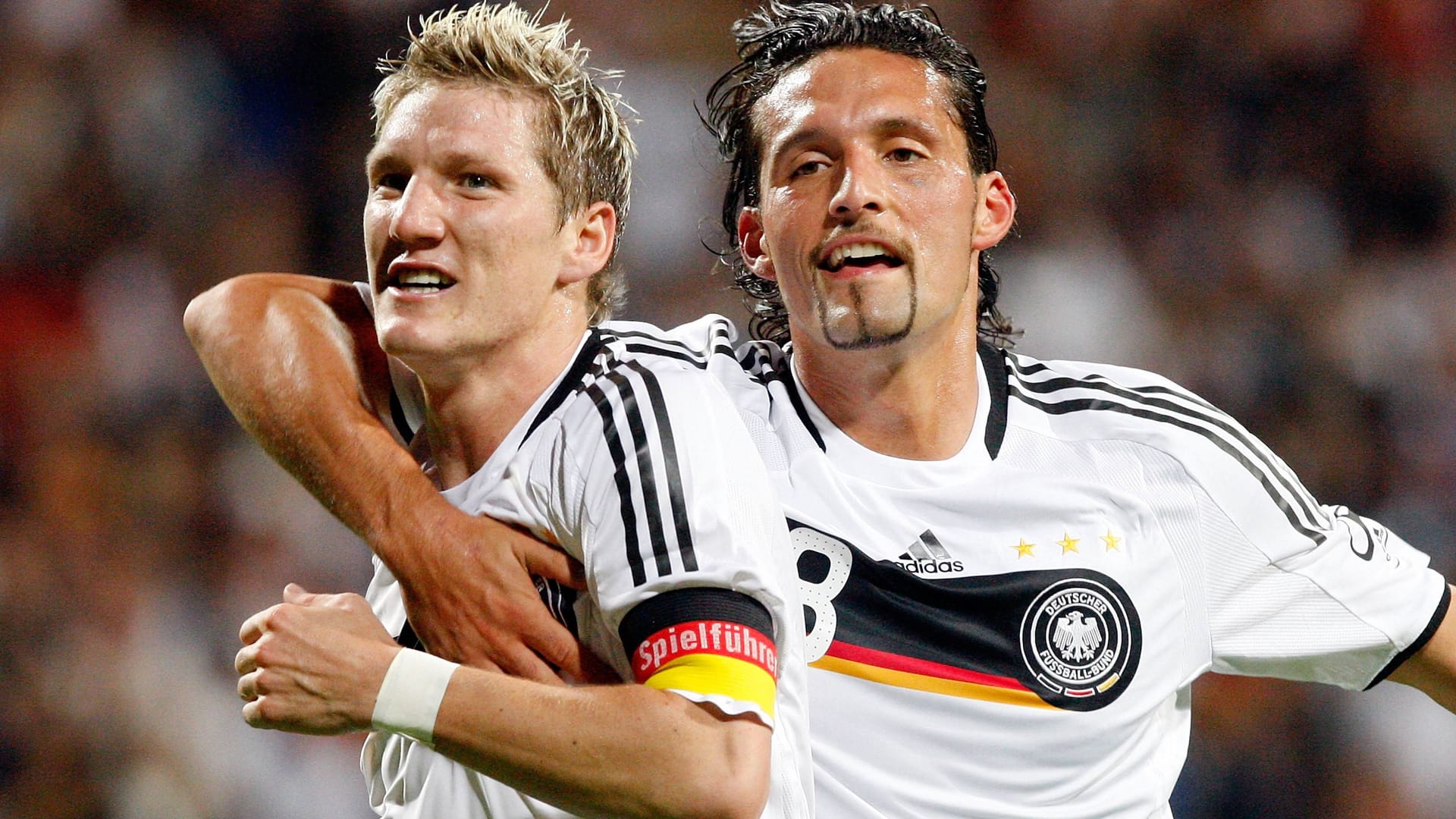 Bastian Schweinsteiger (li.) jubelt mit Kevin Kuranyi über sein Tor zum 1:0 gegen Belgien im August 2008.