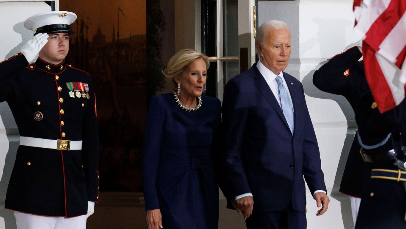 Joe und Jill Biden verlassen das Weiße Haus: Derzeit sollen Diskussionen um einen möglichen Rückzug aus dem US-Präsidentschaftswahlkampf stattfinden.