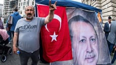 Türkei-Elf mit Faschisten-Gruß in Empfang genommen