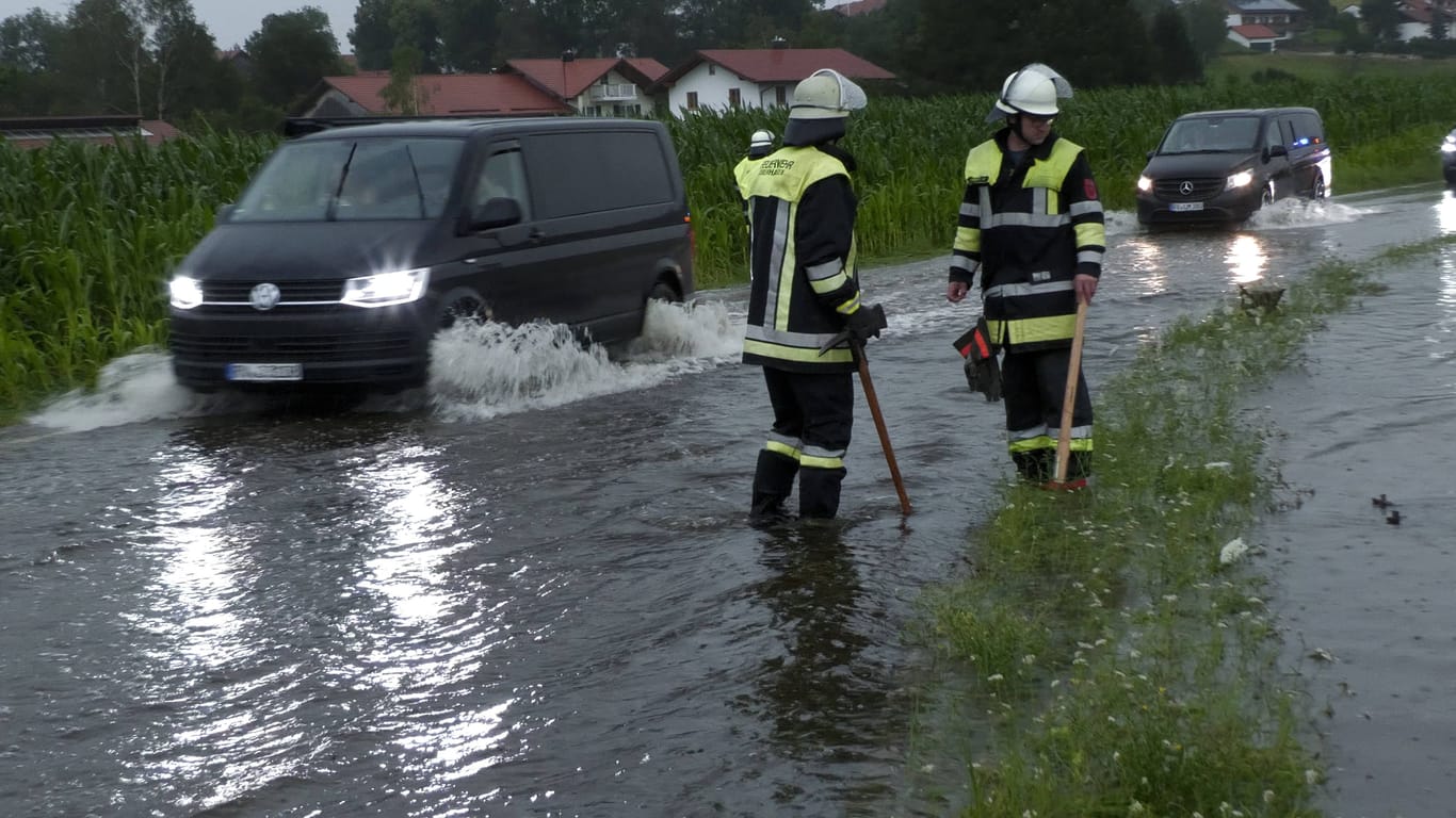 Schwere Unwetter im Juli in Bayern (Archivbild): Solche Bilder könnte es am Samstag in der Mitte Deutschlands geben.