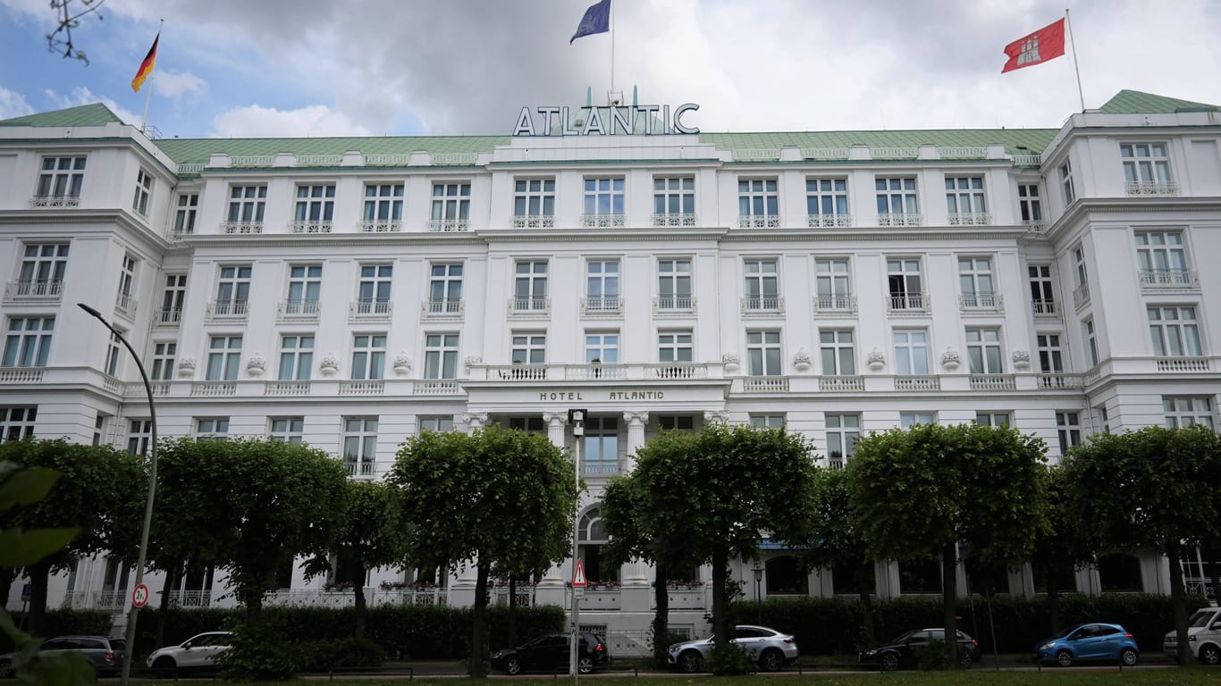 Blick auf das "Hotel Atlantic" an der Außenalster in Hamburg: Sein Zuhause nennt Udo Lindenberg die "Panikzentrale".