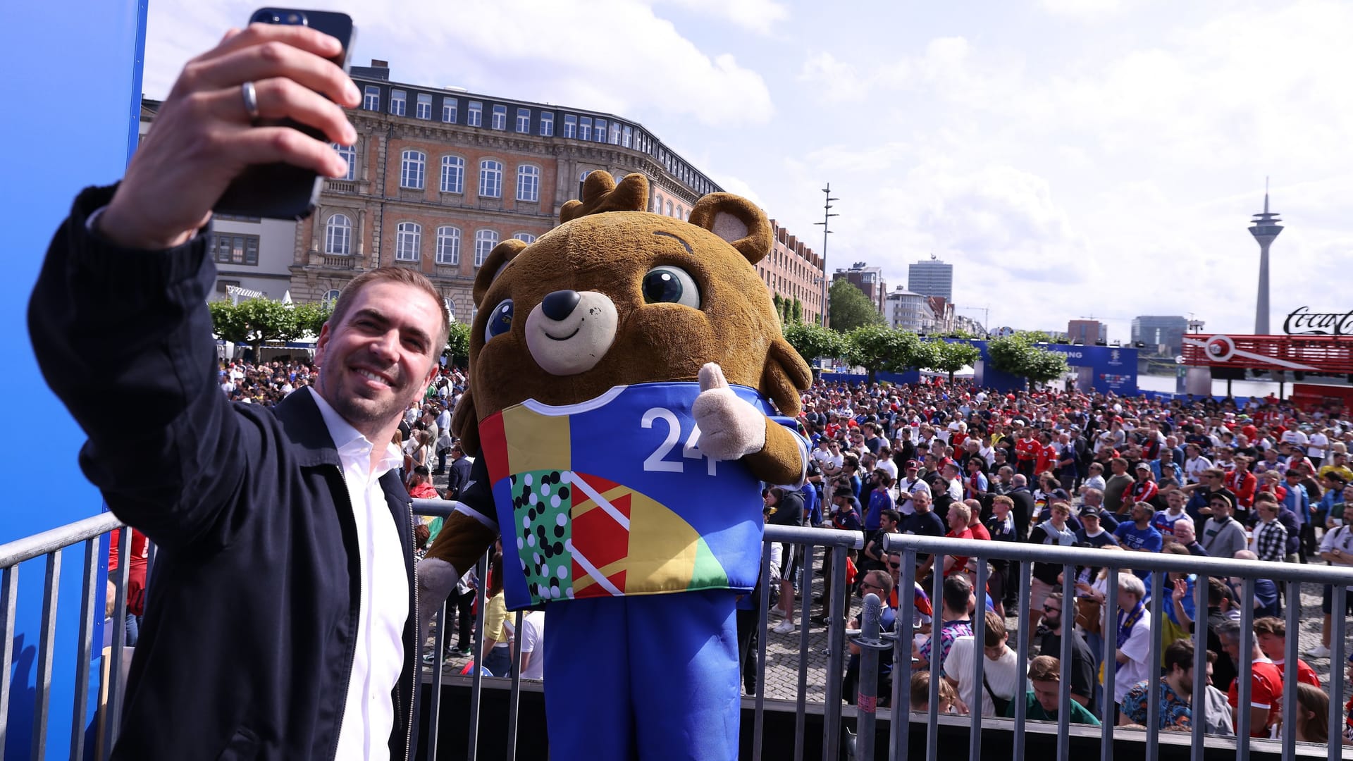 Philipp Lahm in Düsseldorf (Archivbild): Der Turnierdirektor schaute in der Fanzone auch einmal vorbei.